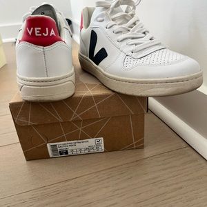 Women's V-10 Low Top Sneakers Navy/Red size 39